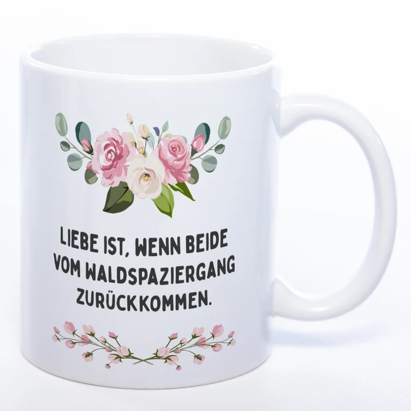 Blümchen-Tasse mit Spruch "Liebe ist, wenn beide vom Waldspaziergang zurückkommen." - Lustige Kaffeetasse spülmaschinenfest