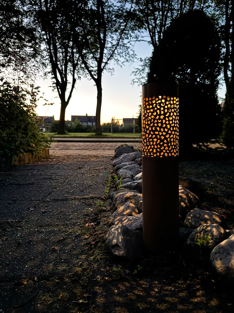 Solar-Gartensteckleuchte aus Eisen, 2-farbig, Ø 8,5 cm x H 39 cm