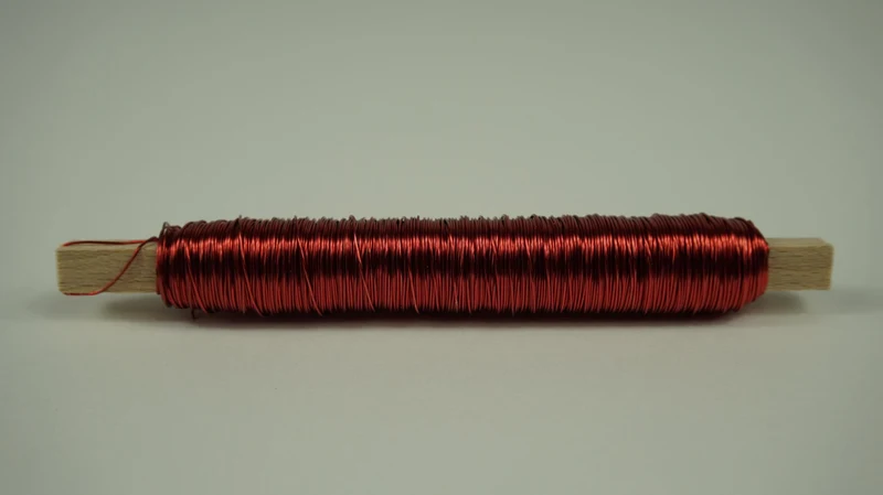 Drahtkäfig D und D in rot gefärbt