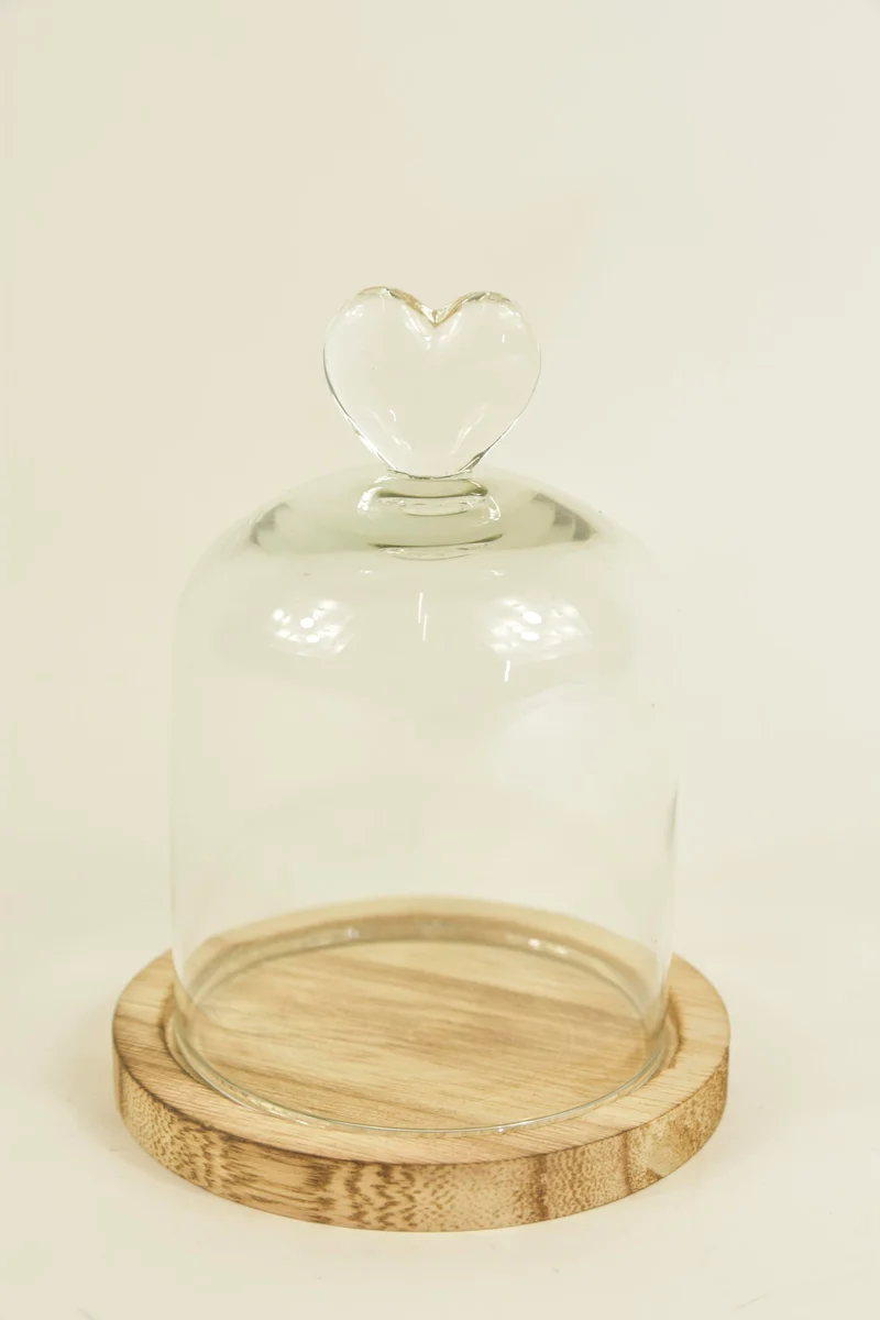 BELL GLASS HEART D10X13,5H AUF HOLZSOCKEL NATUR