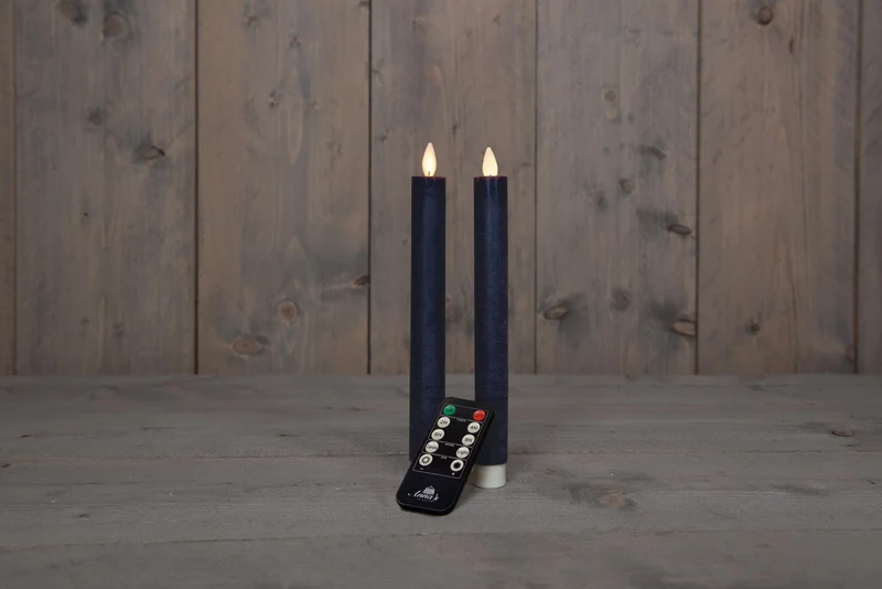 DINNERKERZE BO 2ST ANTIKBLAU RUSTIK WACHS 23CM BEWEGLICHE FLAMME MIT FERNBEDIENUNG 2X2AAA