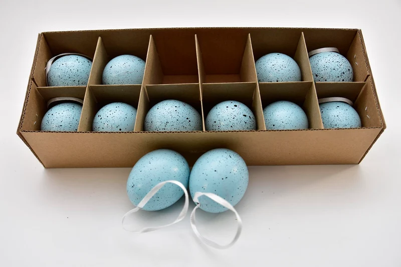 Schachtel mit 12 Hühnereiern auf Schleife Blau