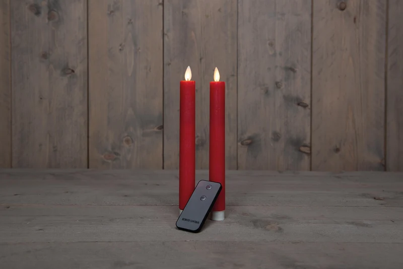 TISCHKERZE B.O. 2ST. ROT RUSTIKAL WACHS 23CM BEWEGLICHE FLAMME MIT FERNBEDIENUNG 2X2AA