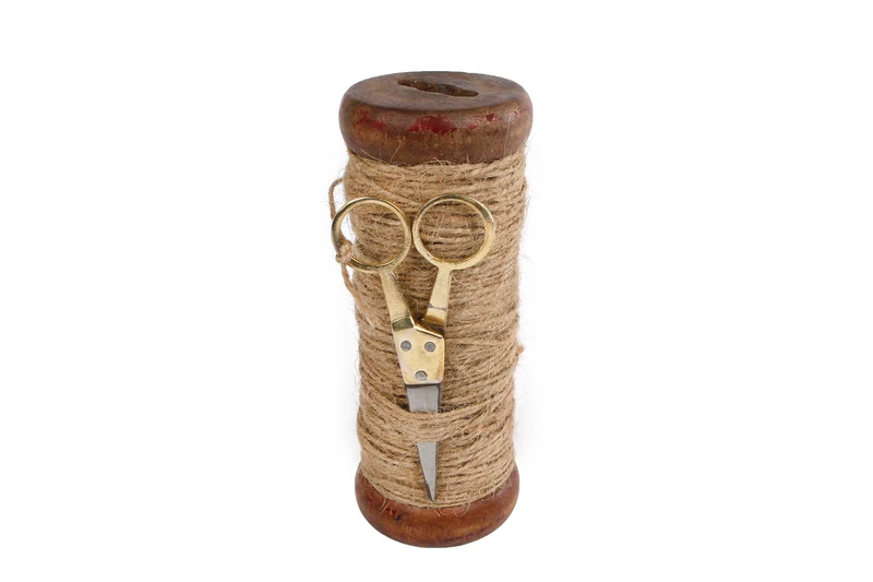 Garn mit Schere L farblich sortiert/gemischt Holz/Stoff 6x6x16cm