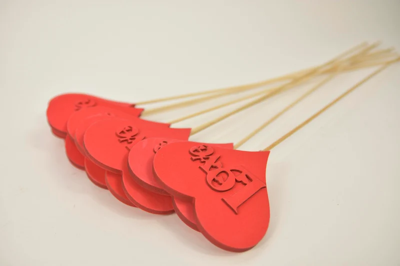pb. 8 Schaumstoffherzen m/Liebe/Stick rot 10 cm