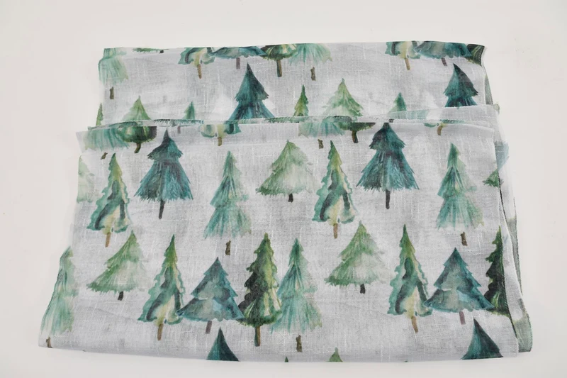 Tischläufer Weihnachtsbäume ca.46x250cm grün