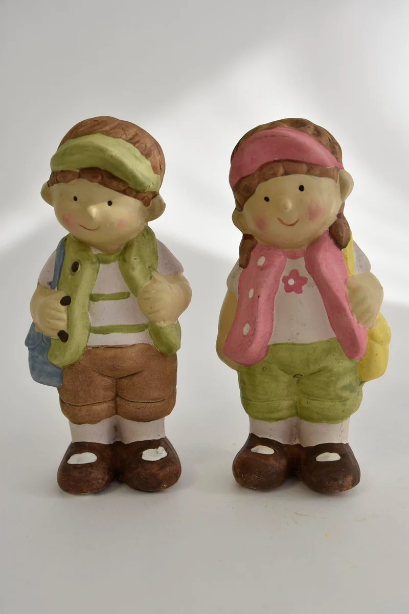 Kind mit stehenden 2 sortiert 7.5x6x16cm Keramik Grün und Rosa