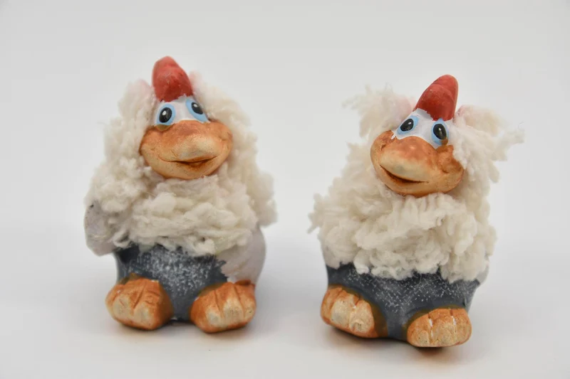 Huhn Wolly Sitzend Assorti 6cm - 2 Sorten - pro Stück