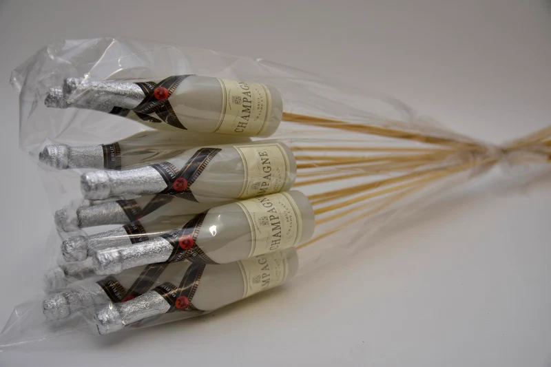 Pak á 12 Champagneflesje 13,5cm wit op stok 50cm