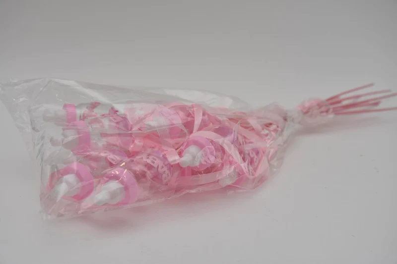 12 Babyflaschen rosa mit Band an Stock 50 cm